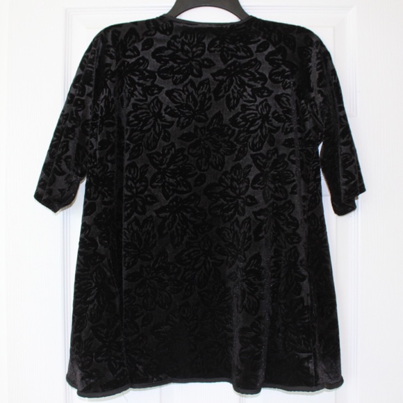Bobeau | Black Floral Velvet Quarter Sleeve Drape Cardigan - Picture 8 of 9